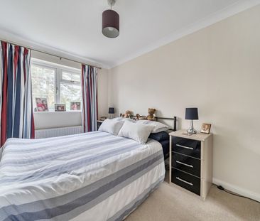 Walkers Ridge, Camberley, Surrey, GU15 - Photo 4