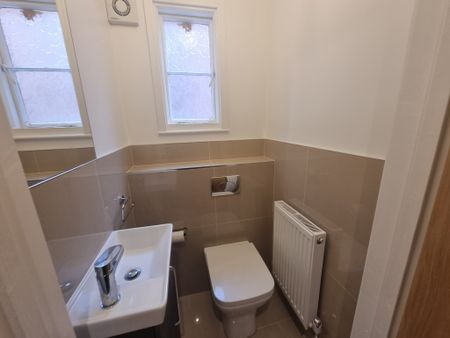 6 Bed Student Accommodation - Photo 5