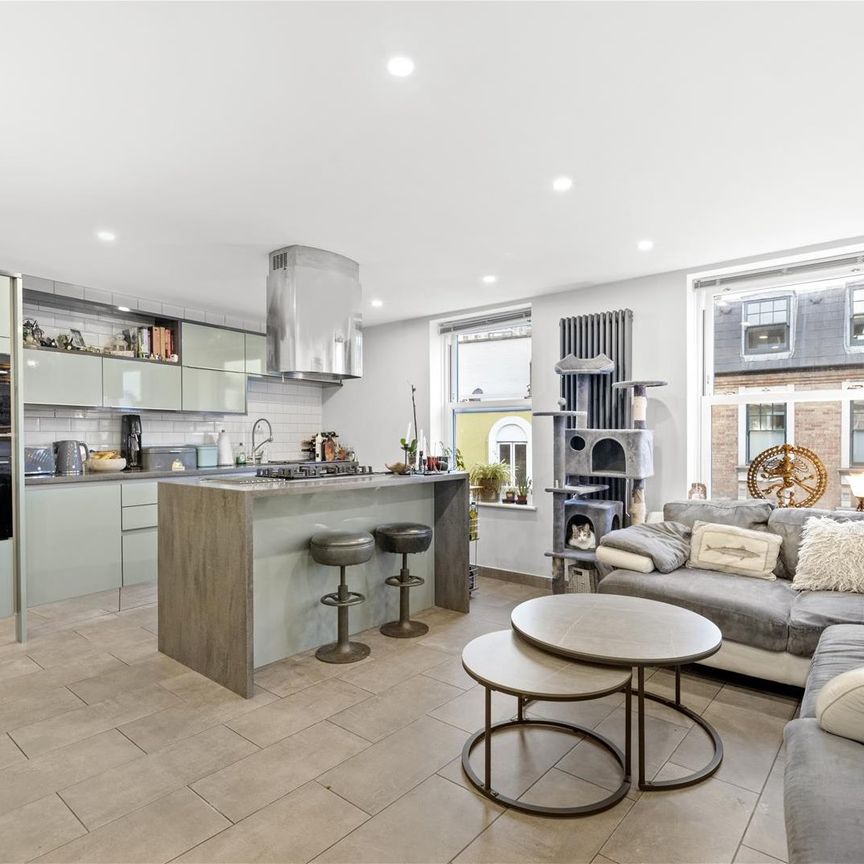 Battersea Church Road, London - Photo 1