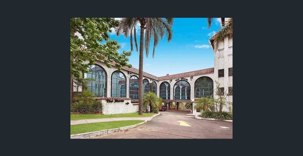 Great one-bedroom in premium location - Photo 1