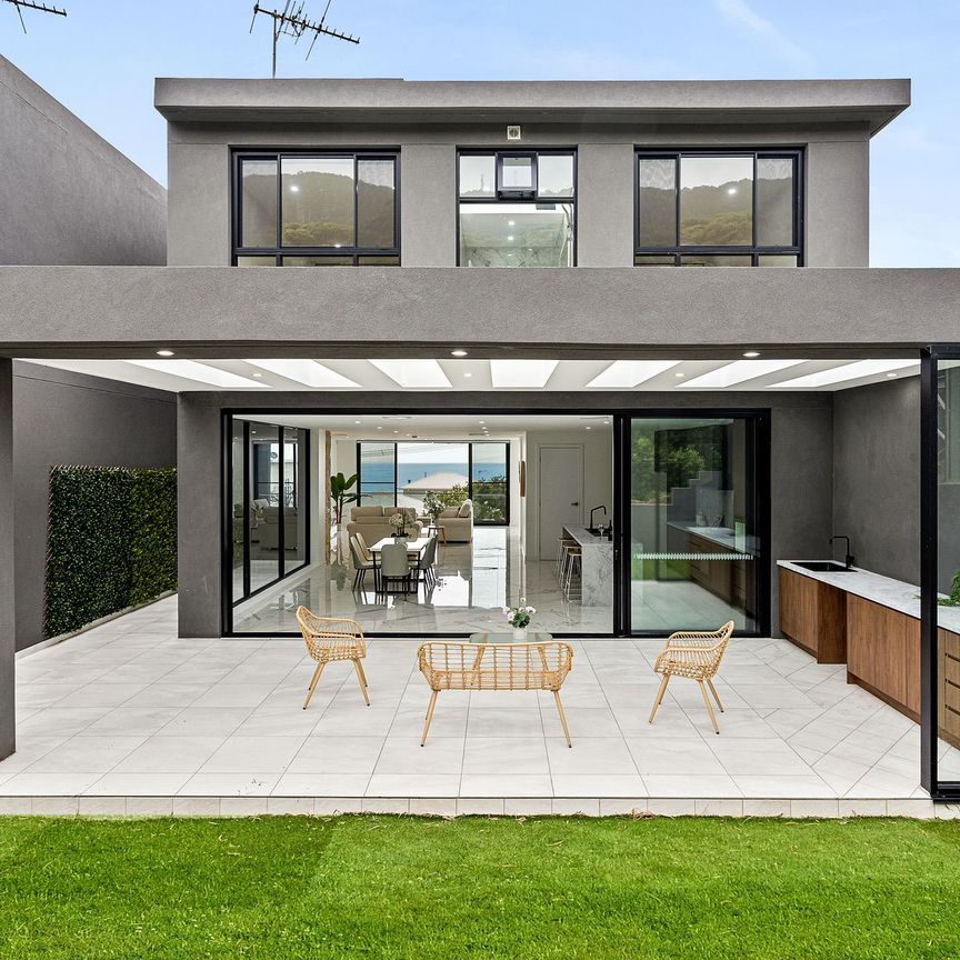 Stunning 4 Bedroom Townhouse in Scarborough - Photo 1