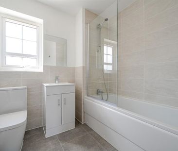 3 bedroom semi-detached house to rent - Photo 4