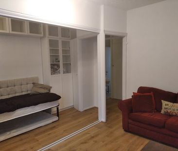 3 Bed Flat, Paradise Street, SE16 - Photo 1