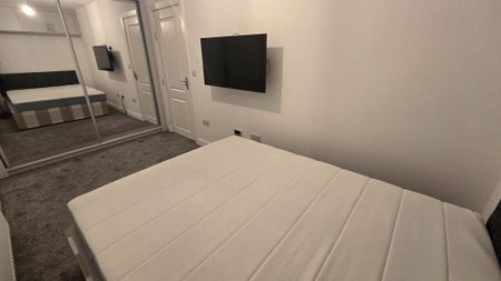 5 bedroom semi-detached house to rent - Photo 5