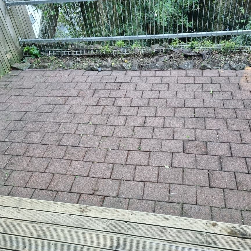 MOUNT EDEN - LOCATION/LOCATION- 2 Bdrm Townhouse - Photo 1