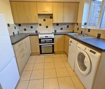 2 bedroom terraced house to rent - Photo 4