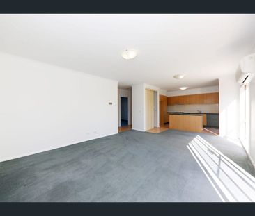 Peaceful Leafy Apartment in a Prime Doncaster East Location - Photo 2