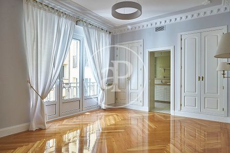 Flat for rent in Recoletos (Madrid) - Photo 2