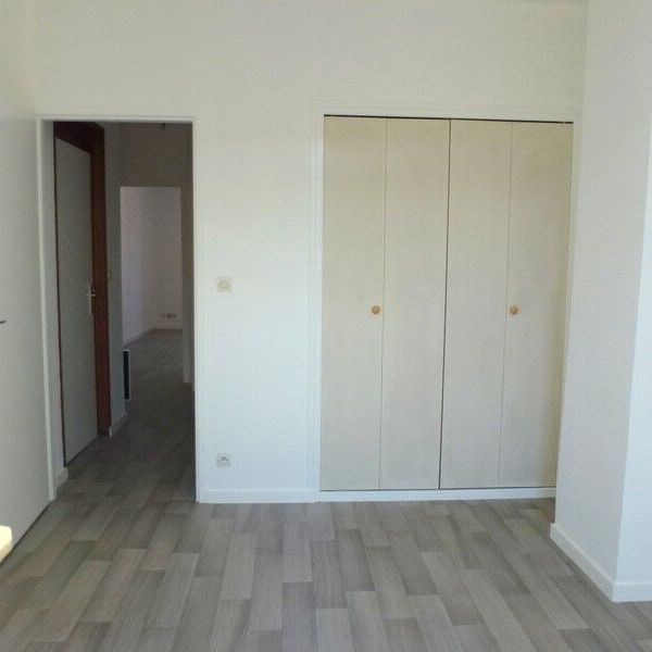 Appartement À Louer 2 Pièces , 33 M² - Photo 2