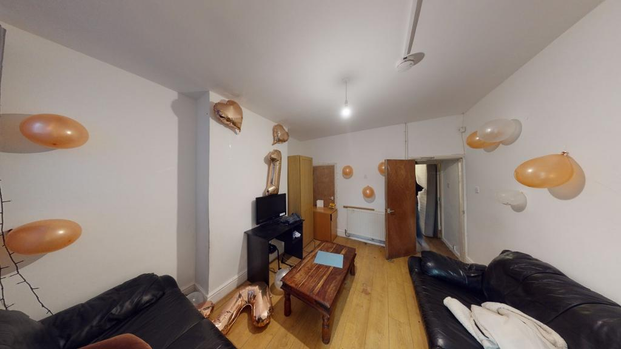 4 bedroom terraced house to rent - Photo 1