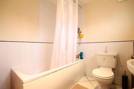 5 bedroom maisonette to rent - Photo 4