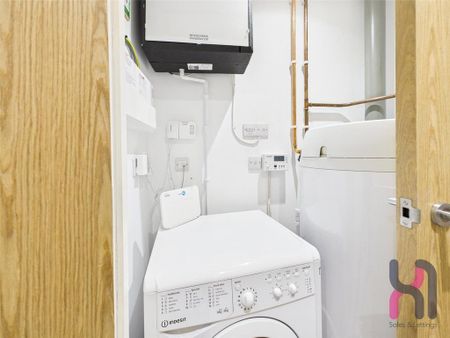 3 bedroom flat to rent - Photo 4