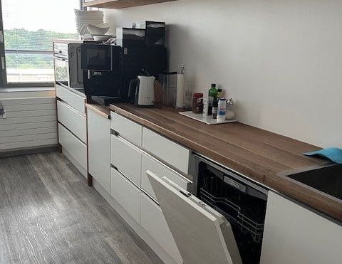 Moderne Gewerbefläche mit 13 Räumen - Komplette Etage - Foto 1