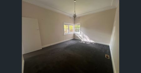 Character Home - Three Bedrooms, Study, Shed & Additional Parking - Photo 3