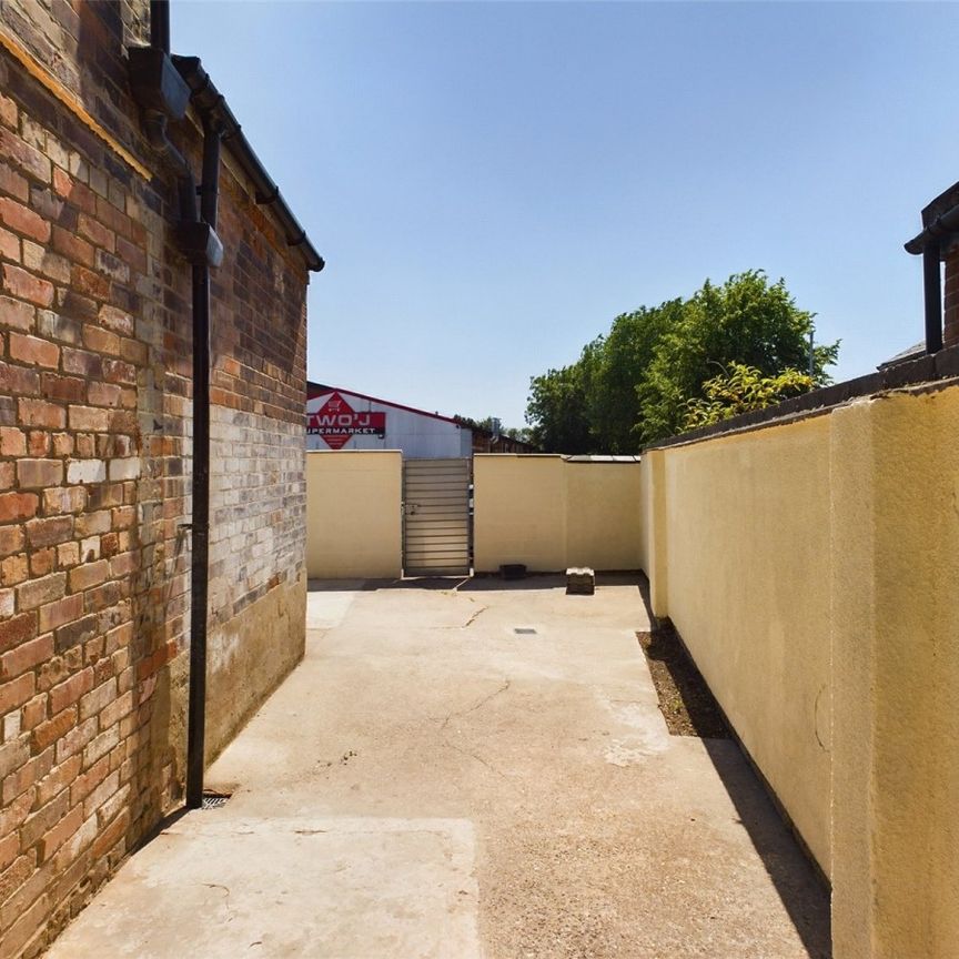 Colwick Road, Nottingham, Nottinghamshire, NG2 - Photo 1