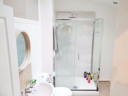 5 bedroom terraced house to rent - Photo 5