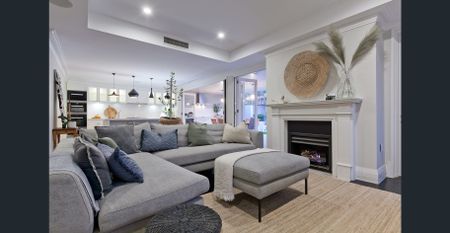 Luxury beachside living - Photo 4