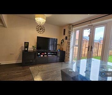 4 bedroom semi-detached house to rent - Photo 1