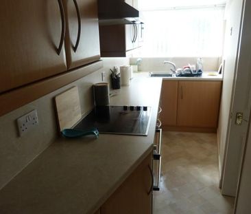 2 bedroom semi-detached house to rent - Photo 2