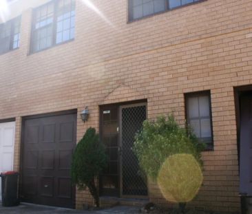 Spacious Three Bedroom Home with Lock Up Garage - Photo 2