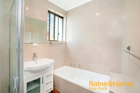 Spacious 2-Bedroom Apartment in Prime Location - Photo 4