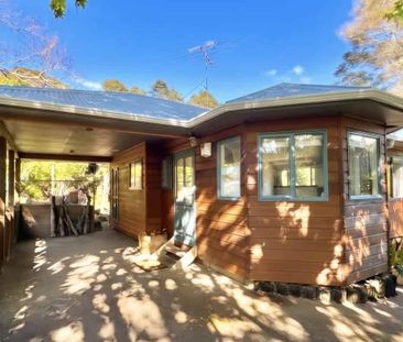 Charming 2-Bedroom Home in Titirangi - Photo 5