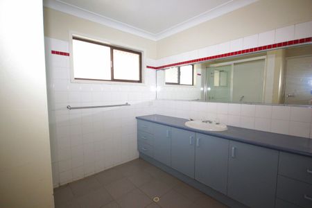 Large Nerang Family Home with Dual Living - Photo 2