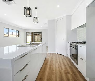 Spacious Family Home - Photo 3