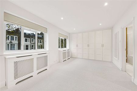 Newly decorated modern townhouse with off street parking and private garden. - Photo 4