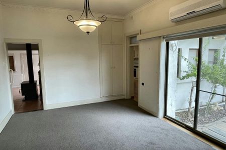 Large Family Home Close To CBD - Photo 4