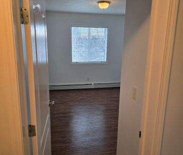 2 bedroom 1 bathroom condo PET FRIENDLY!!! - Photo 3