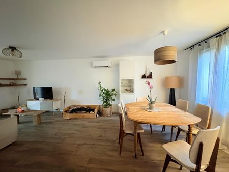 Location Maison 4 pièces 75m² GALLARGUES LE MONTUEUX 30660 - Photo 2