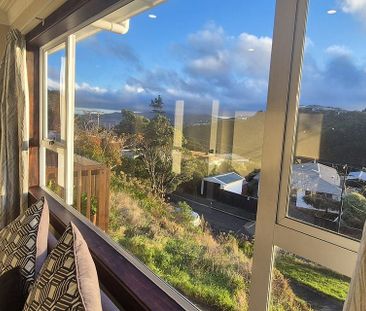 3 Bedroom double bathroom Centralised heat/cool - Photo 4
