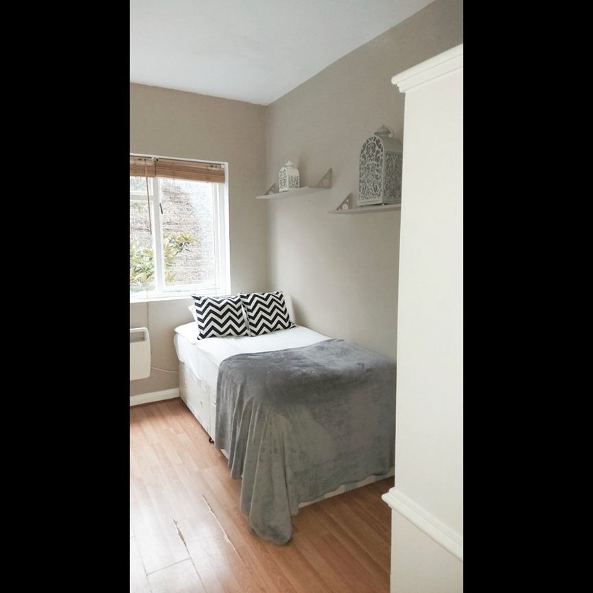 Studio Flat, Colville Terrace, W11 - Photo 1