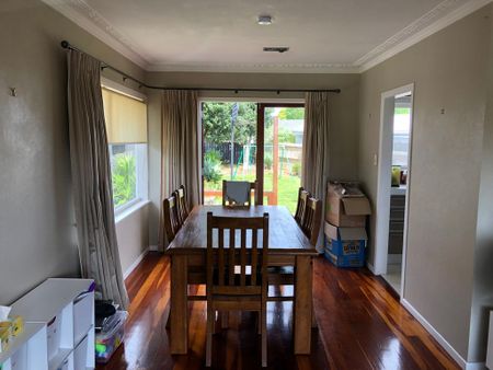 Howick - Photo 3