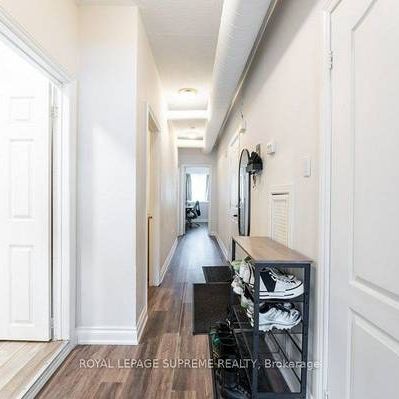 LITTLE ITALY 3 BEDS 1 BATH TOP LEVEL ENSUITE LAUNDRY - Photo 4