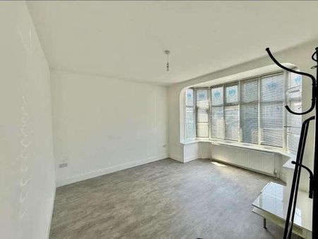 Westrow Drive, Barking, IG11 - Photo 3