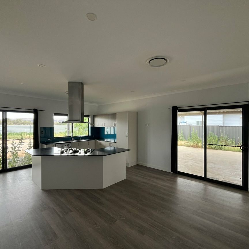 3 BEDROOM 2 BATHROOM MODERN HOUSE IN KILGARIFF - Photo 1