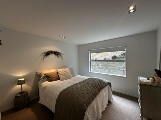 Simply stunning and super private - Photo 1