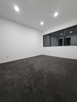 Stunning 3BR Townhouse in Papatoetoe - Photo 1