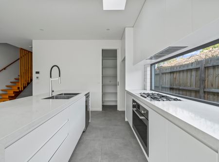 Spacious & Stylish Living - Perfect for Families & Entertainers - Photo 3