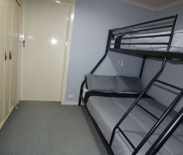 Fully Furnished, 2 Bedroom Flat - Relax by the Riverside - Photo 2