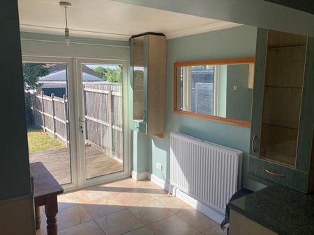 3 bedroom terraced house to rent - Photo 3