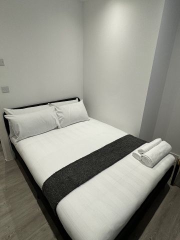 3 Bed Flat, Castle Square, SO14 - Photo 2