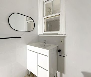 Stylish Renovated Apartment in Prime Alexandria Location - Photo 5