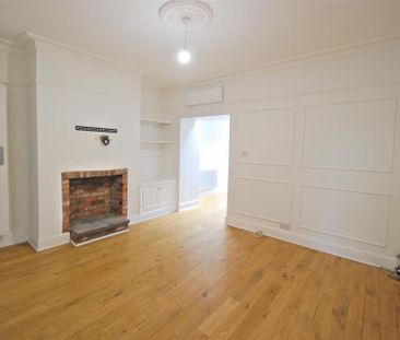 3 bedroom end of terrace house to rent - Photo 1