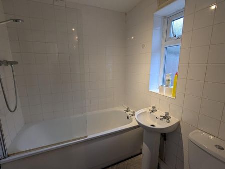 2 bedroom end of terrace house to rent - Photo 4
