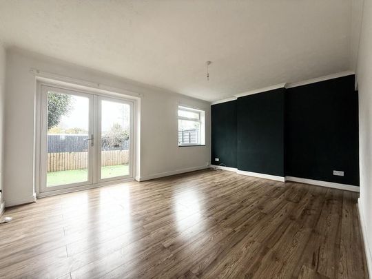 4 bedroom semi-detached house to rent - Photo 1