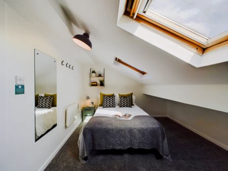 7 Bedroom House - Photo 5