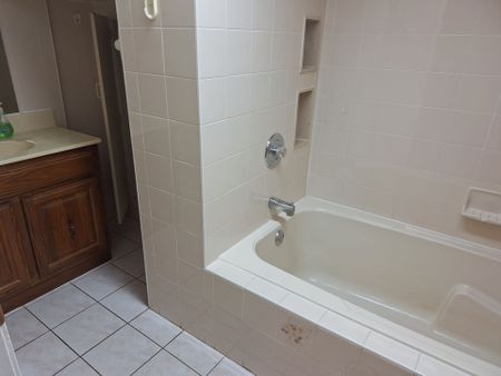 For Lease - 10 Maniza Road, Toronto, Ontario - Photo 3